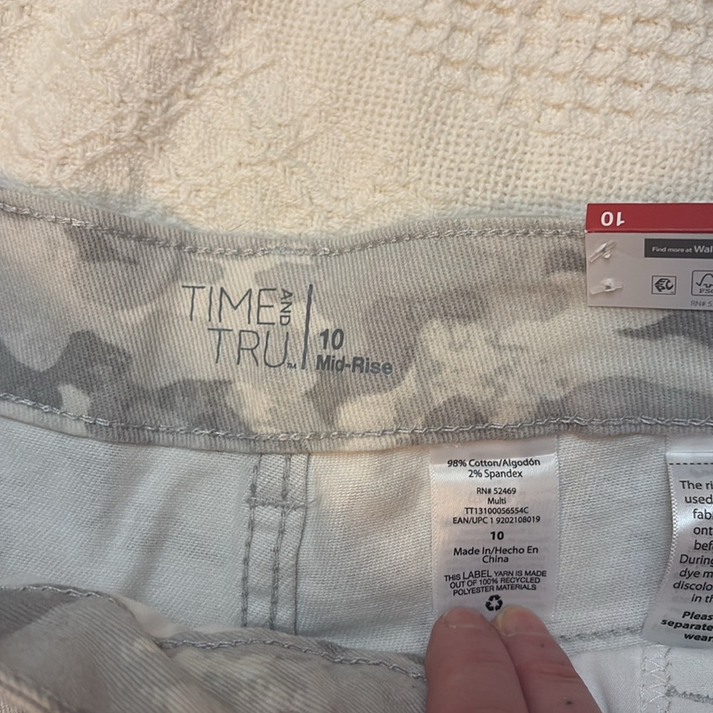 Time And Tru Camouflage Women's Shorts Relaxed Fit Mid Rise | Size 10 - Picture 5 of 13